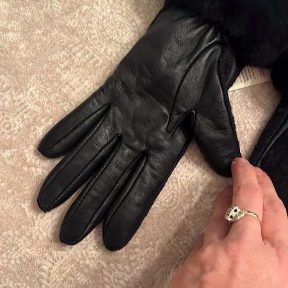 Brand New UGG Wool Black Leather Shorty Touchscreen Tech Gloves Sheepskin Cuff - Picture 12 of 16